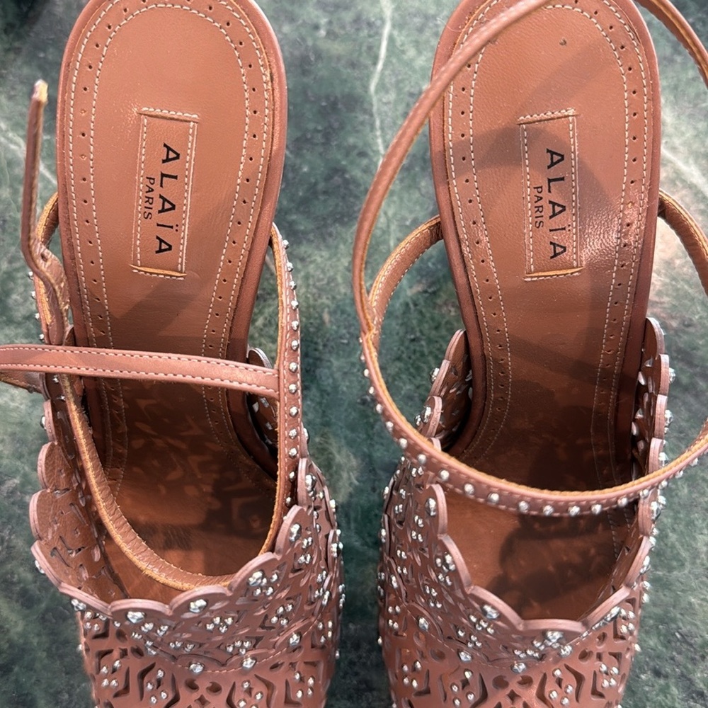 Alaia tan colored laser cut and enbellished heels EXC CONDITION - Picture 3 of 11